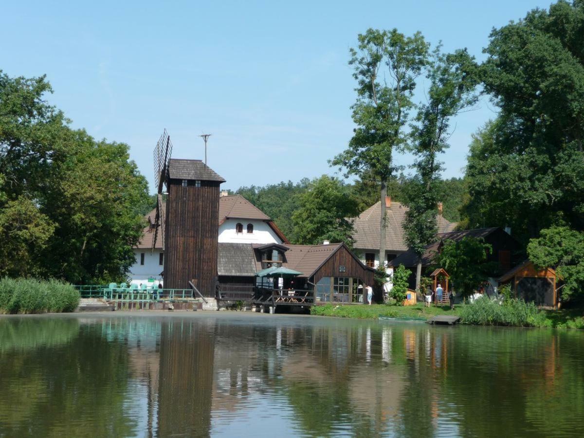 Bucicky Mlyn Hotel Rozdalovice Exterior photo